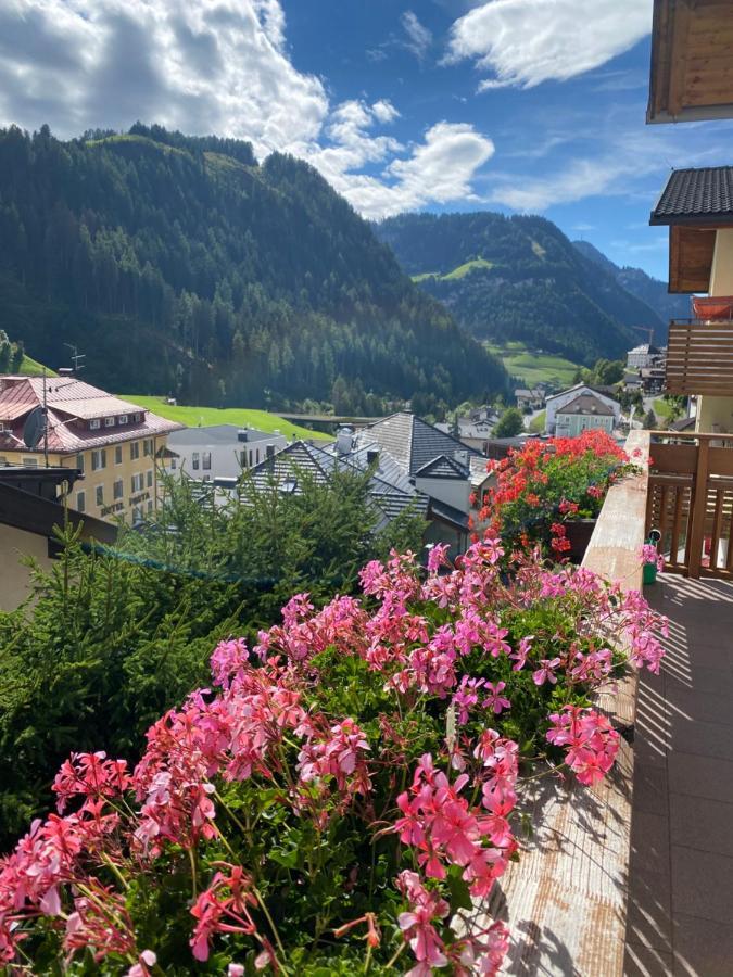 Amalia Apartment Santa Cristina Val Gardena Bagian luar foto